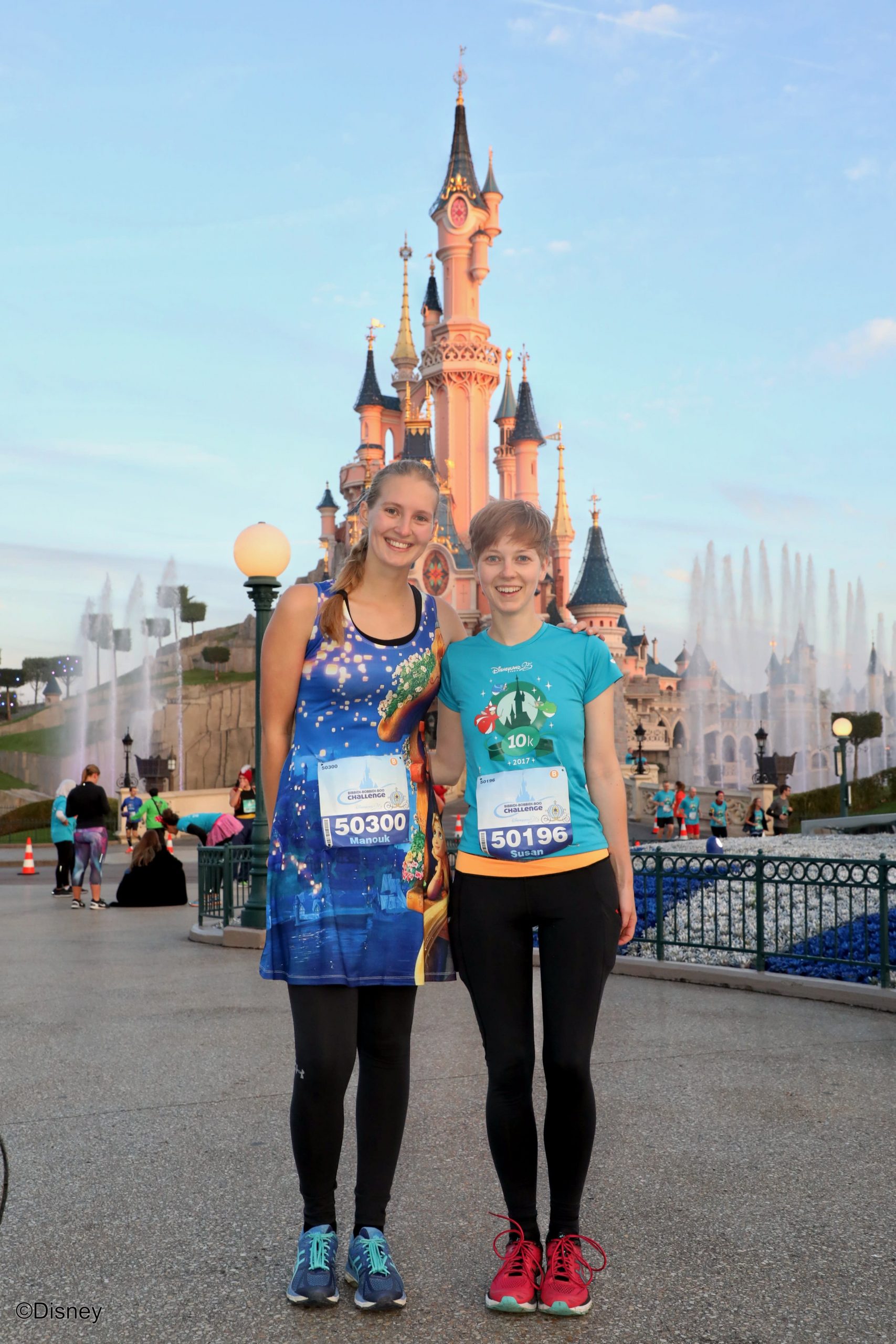 Op de foto met Sleeping Beauty castle tijdens het hardlopen in Disneyland Paris