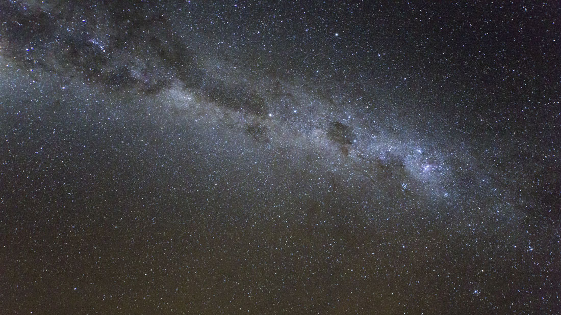 De Melkweg aan de donkere sterrenhemel in Bolivia
