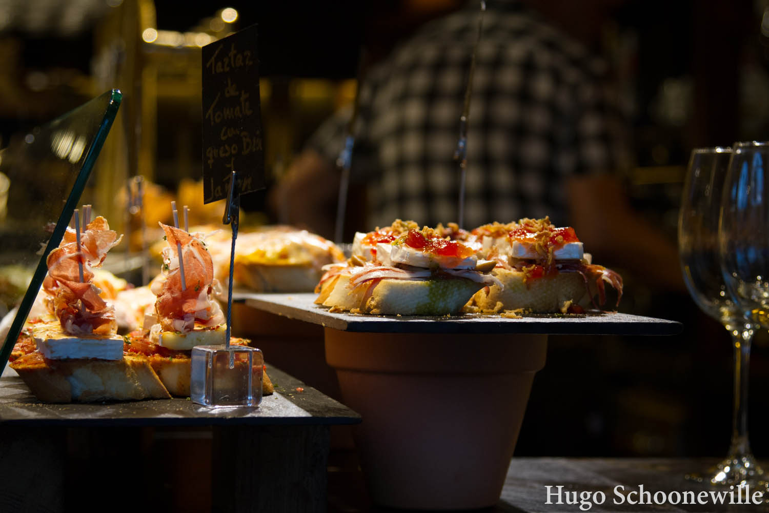 Pinxhos in Bilbao: kleine broodjes met verschillende soorten beleg als hapje of tapa.