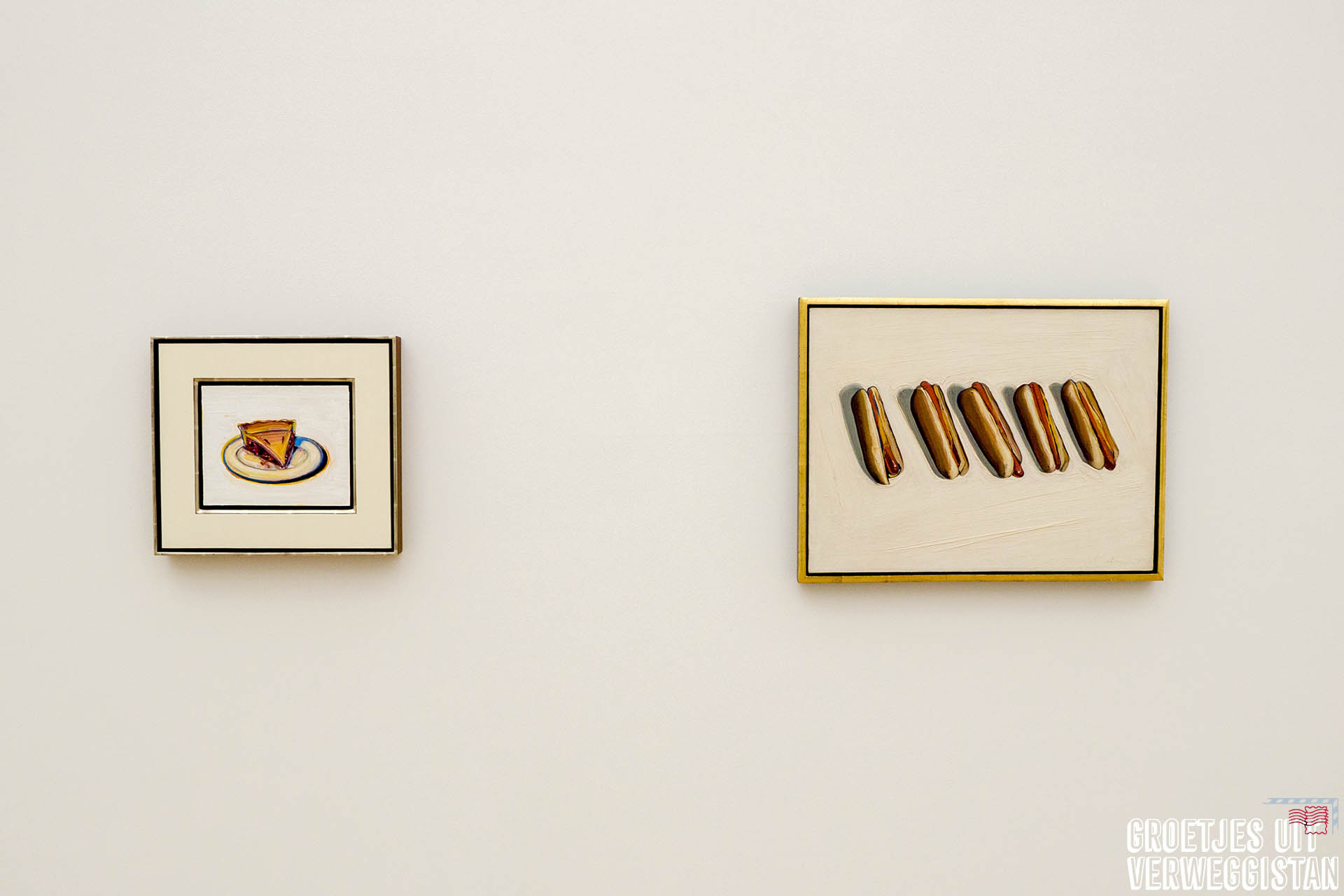 Schilderijen van Wayne Thiebaud met taart en met hotdogs in Museum Voorlinden in Wassenaar.
