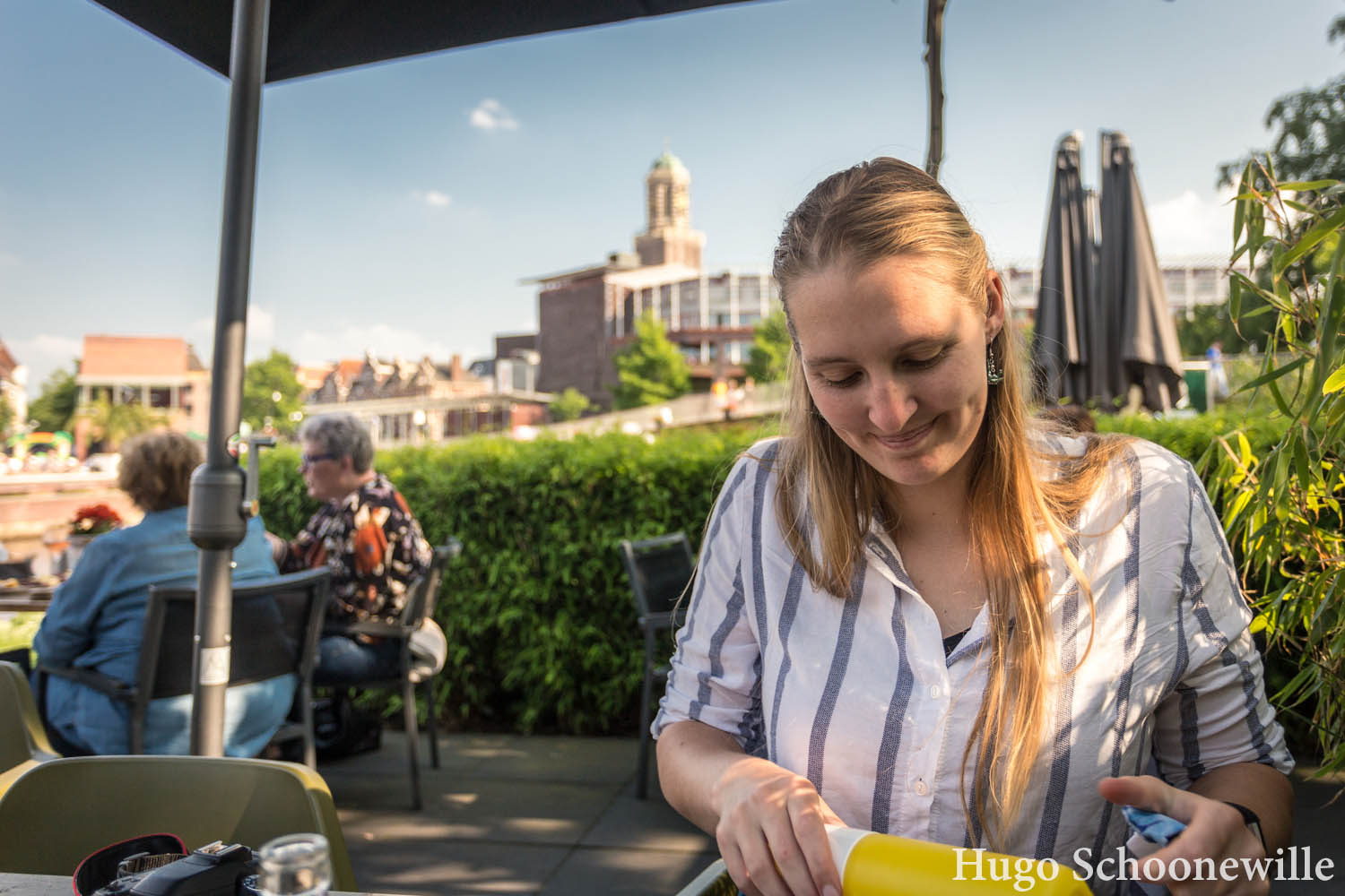 Op het terras van Hofvlietvilla in Zwolle: zon en mooi uitzicht