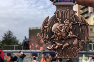 Medaille van 10 kilometer door Disney met Pain en Panic uit Hercules erop