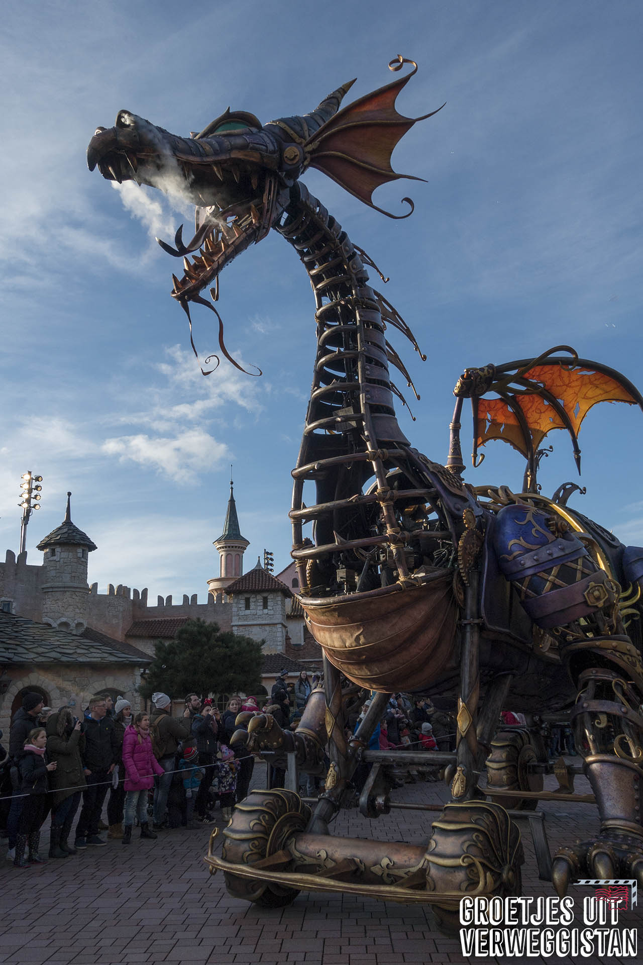 Maleficent steampunk draak in de parade Stars on Parade in Disneyland Parijs