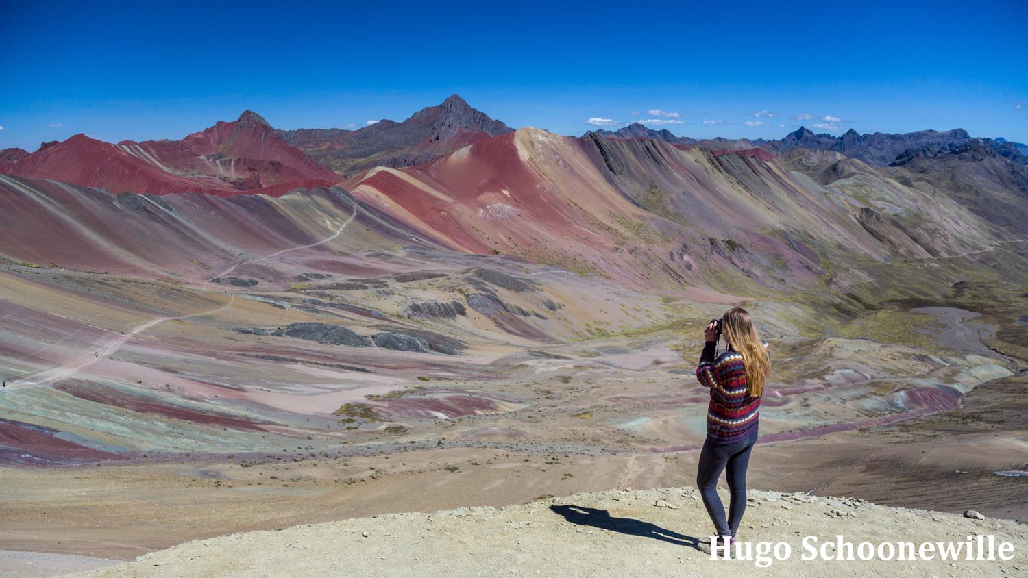 Uitzicht over de Rainbow Mountain in Peru, met de verschillende kleuren.