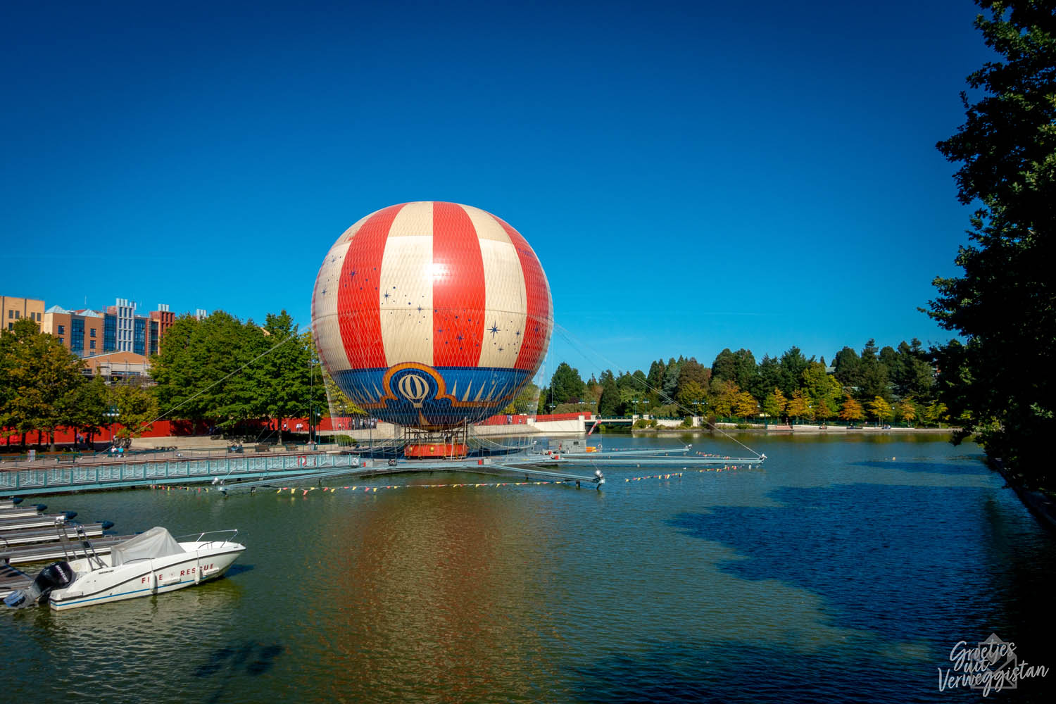 De luchtballon Panoramagique in Disney Village op Lake Disney
