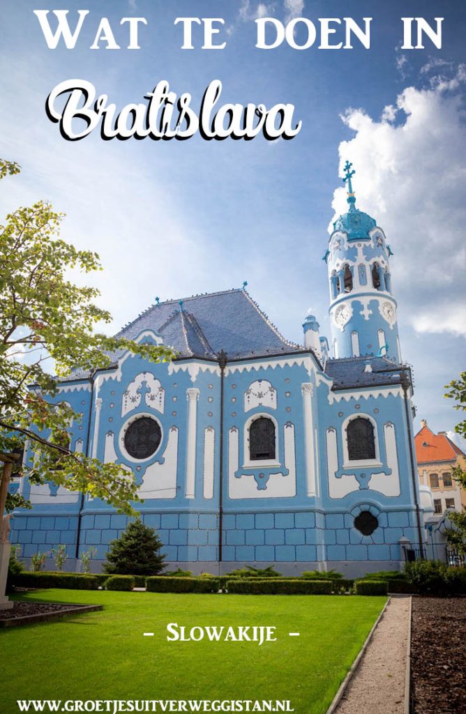 Pinterestafbeelding: wat te doen in Bratislava met een foto van de Blue Church