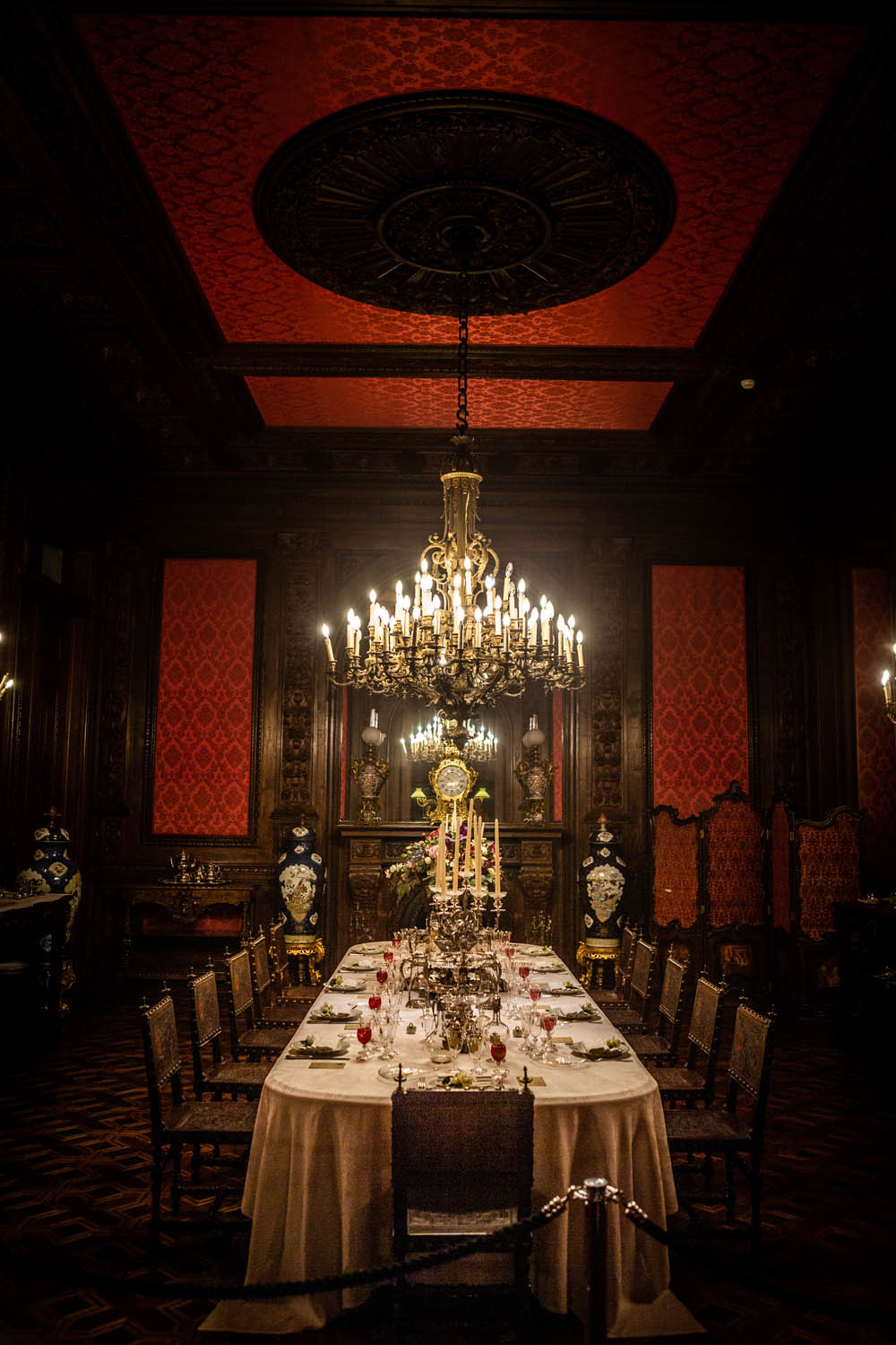 Gedekte tafel in Palacio Da Ajuda: één van de mooiste bezienswaardigheden in Lissabon