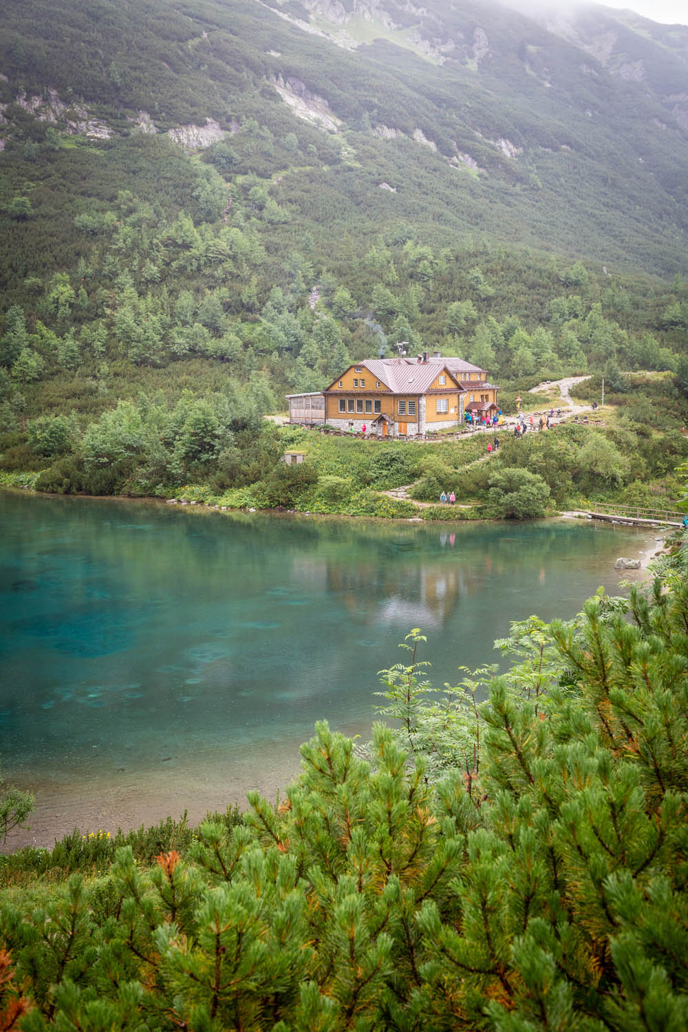 Wandelen in het Tatragebergte: route naar het groene meer Zelene Pleso in Slowakije