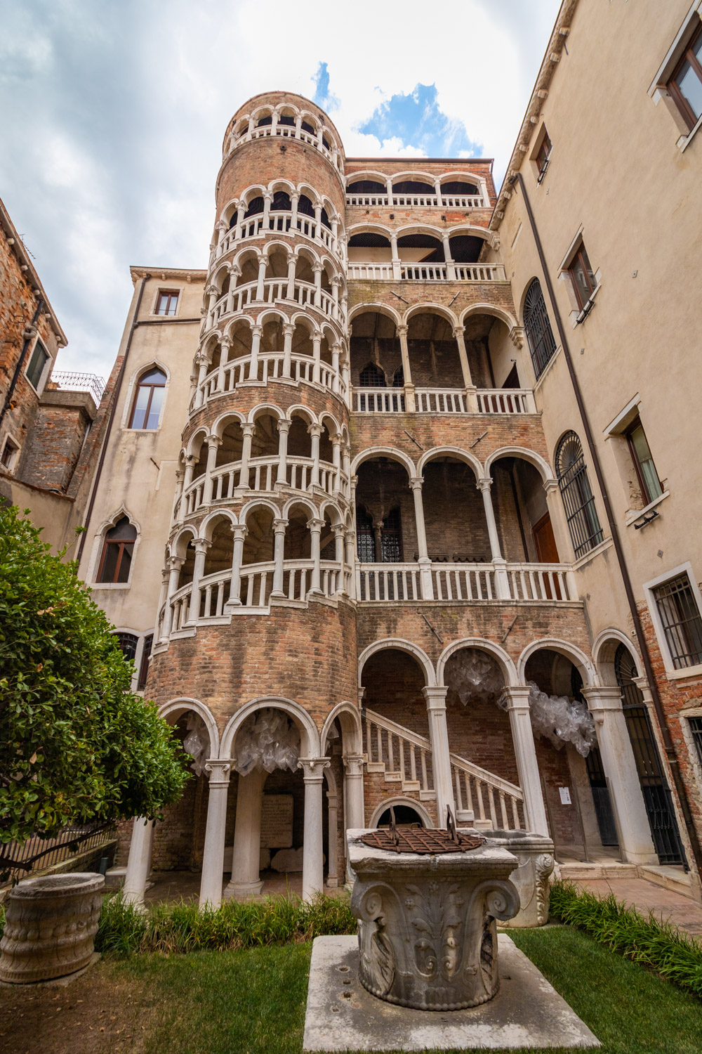 De ronde trappen van Scala Contarini del Bovolo in Venetië