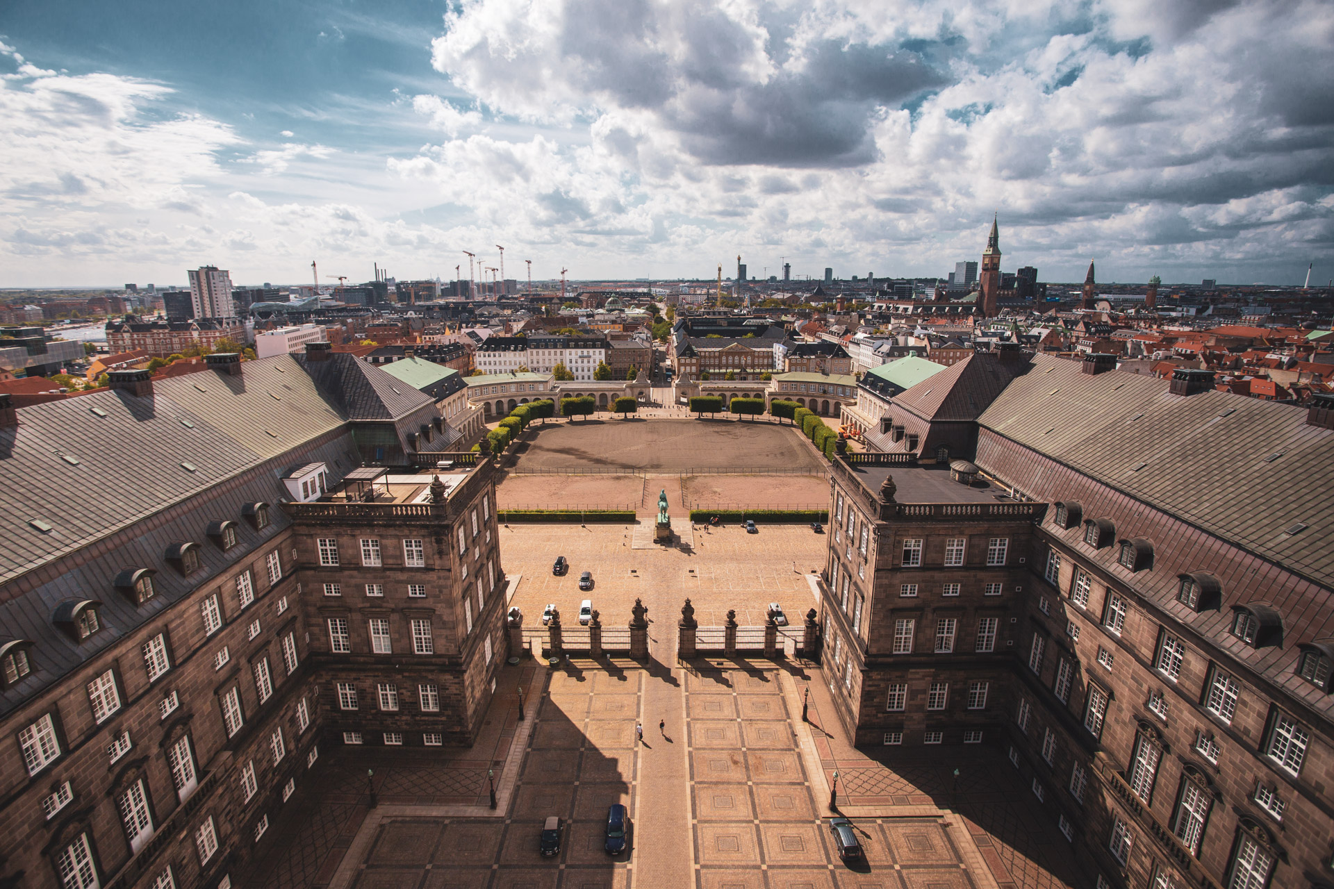 Uitzicht vanaf de toren van Christiansborg over het paleis