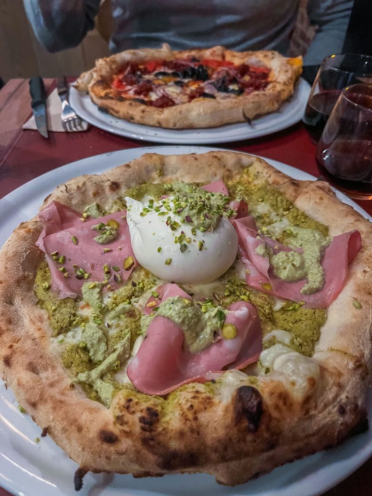 Lekker eten in Antwerpen: echte Napolitaanse pizza in restaurant Kalura in Antwerpen