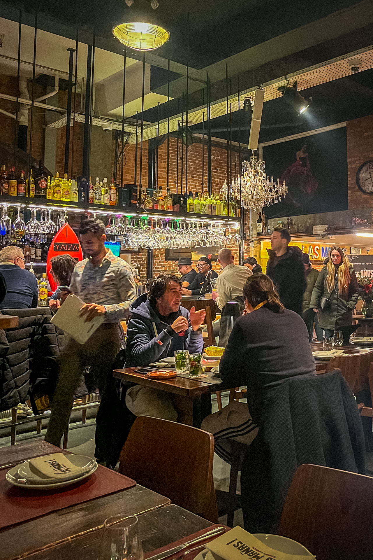 Gezellige sfeer in restaurant Las Manas in Antwerpen