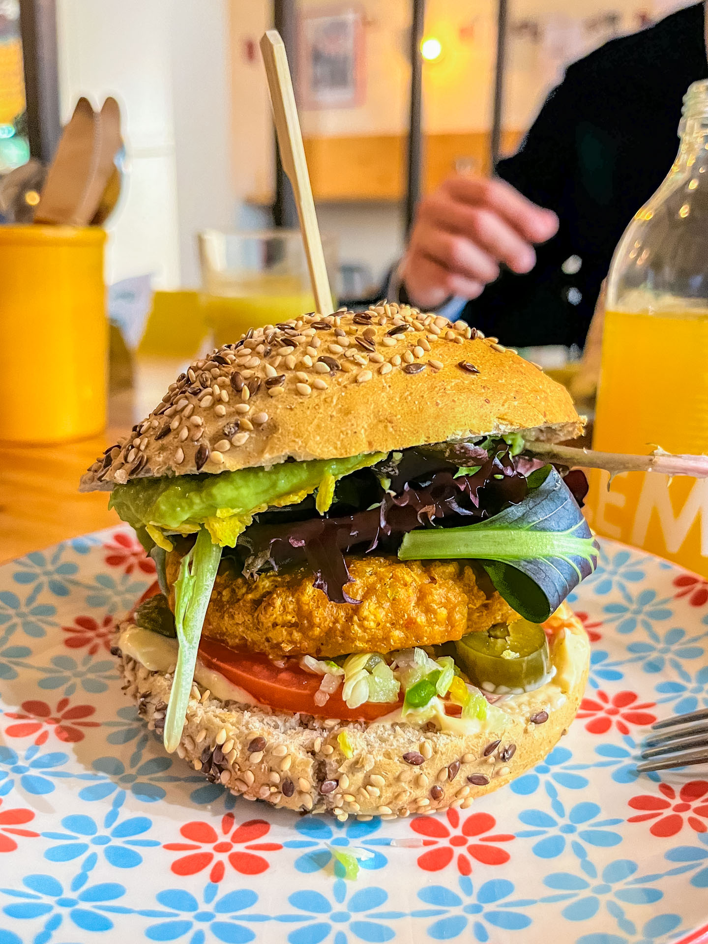 Vegetarische burger bij Greenway Antwerpen, een van de leukste restaurants in Antwerpen